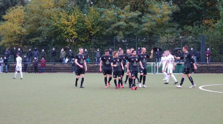 Wohin der Ball auch rollt. Groundhopping.
